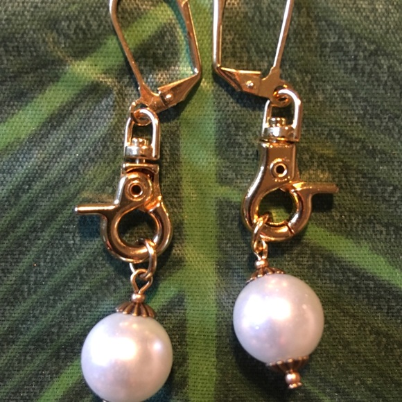 Gracious Pearl Earrings - Picture 1 of 3